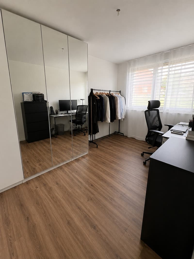 Helle und moderne 4.5-Zimmer-Wohnung mit grosszügigem Balkon (4)