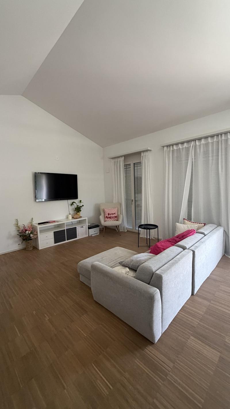 I üsere moderne und sunnedurstahlte 4.5 zimmer Wohnig wird es Zimmer frei (6)