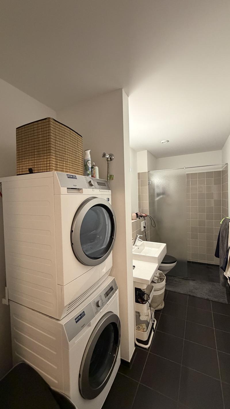 I üsere moderne und sunnedurstahlte 4.5 zimmer Wohnig wird es Zimmer frei (7)