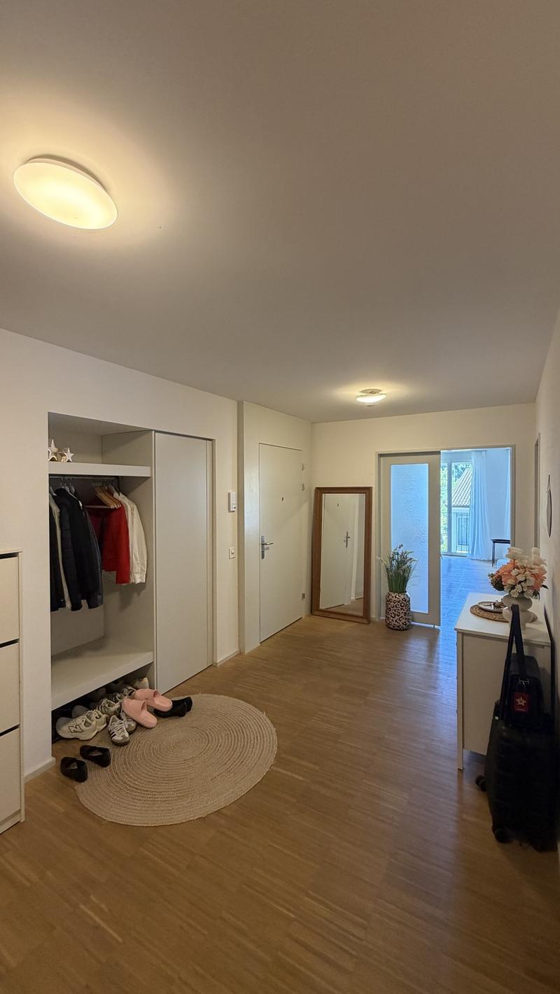 I üsere moderne und sunnedurstahlte 4.5 zimmer Wohnig wird es Zimmer frei (5)