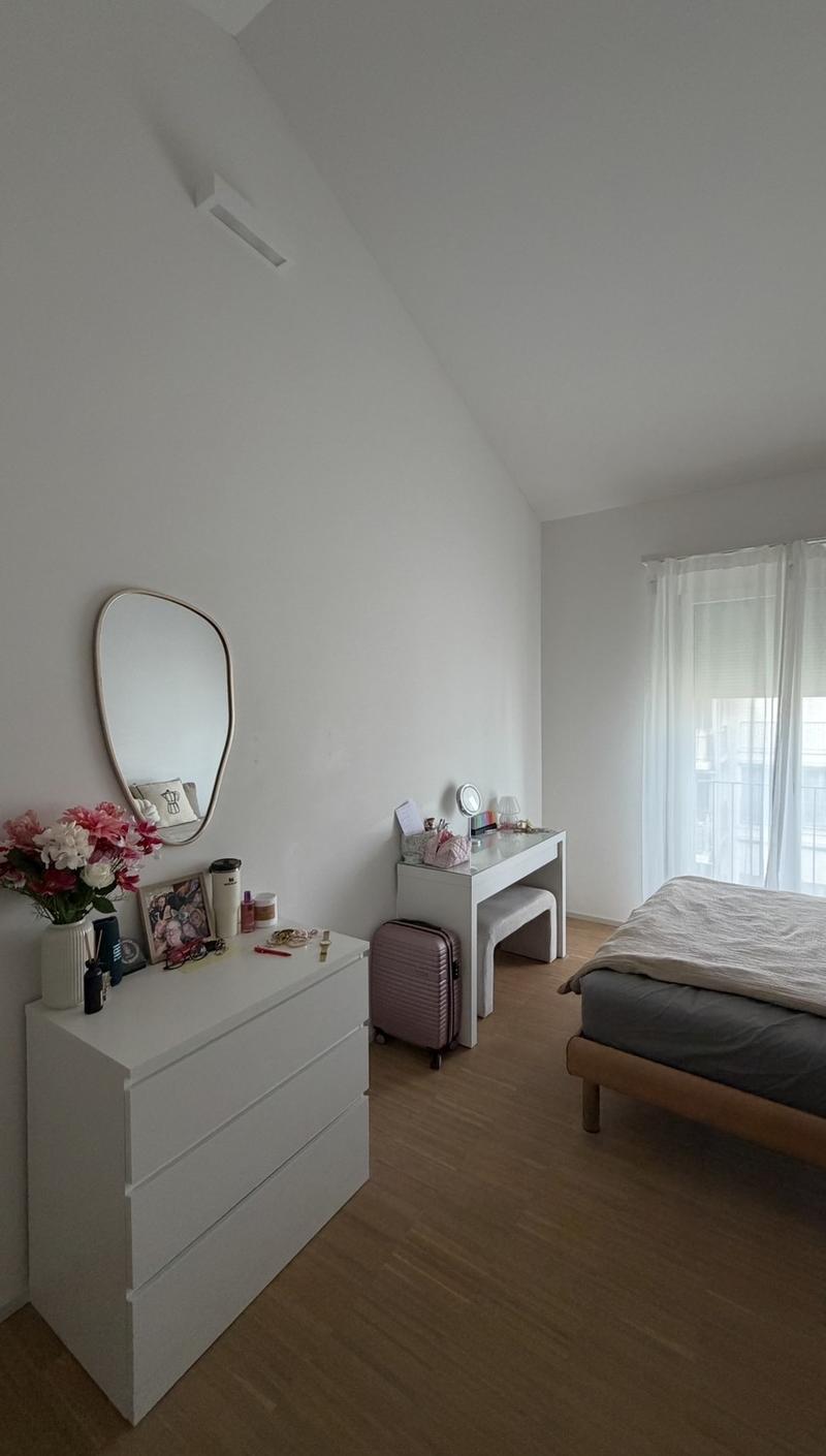 I üsere moderne und sunnedurstahlte 4.5 zimmer Wohnig wird es Zimmer frei (2)