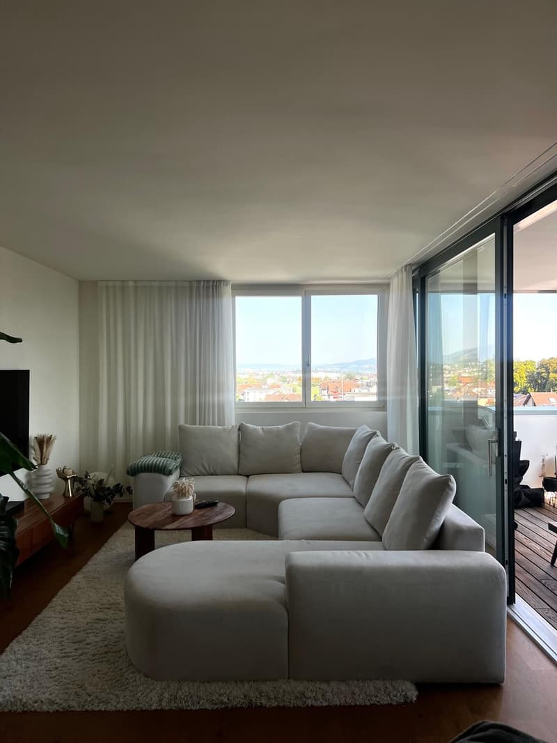 Untermieter/ optional Nachmieter gesucht Moderne 3.5-Zimmer-Attikawohnung in Siebnen (1)