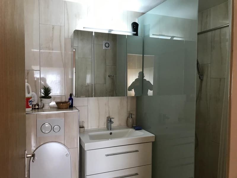 1 Zimmer mit WC/Dusche - ohne Küche - möbiliert - mit Internet (4)