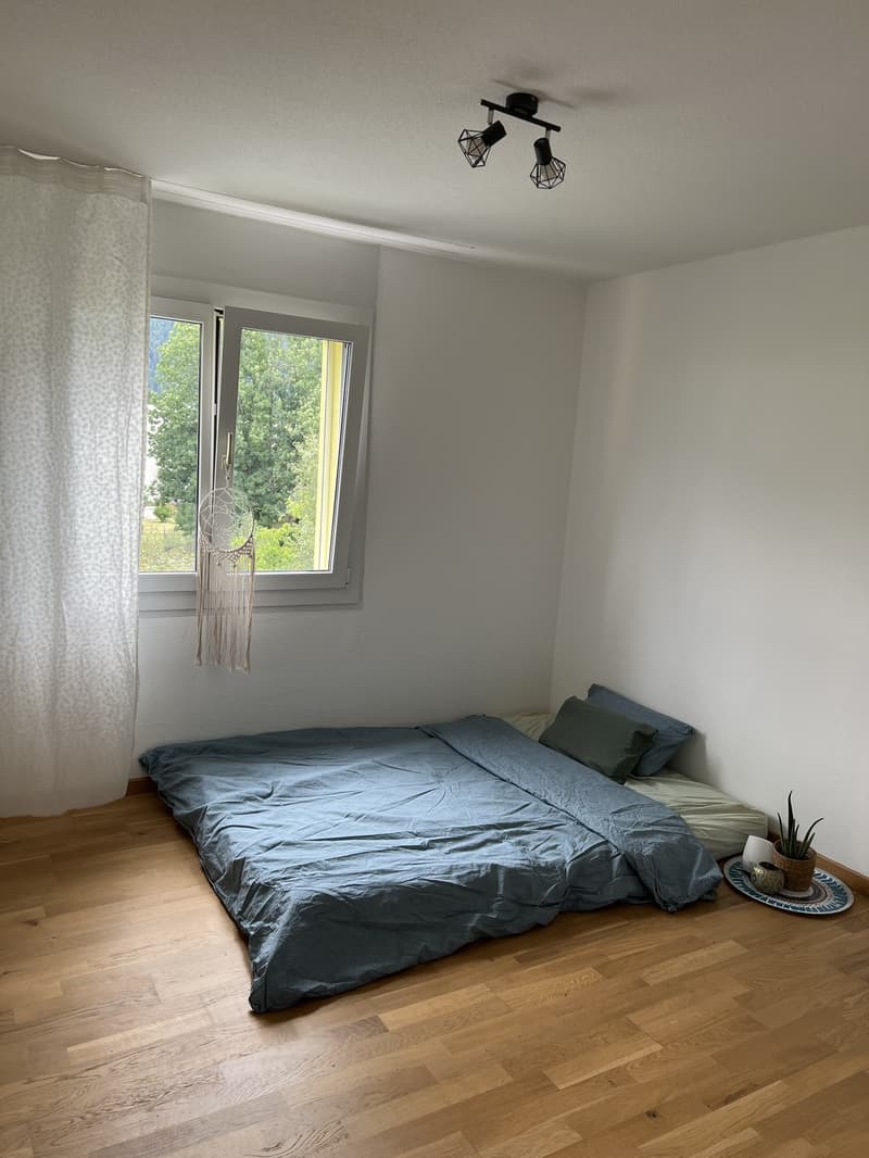 Helle und geräumige 4.5-Zimmer-Wohnung mit Balkon in Igis (4)