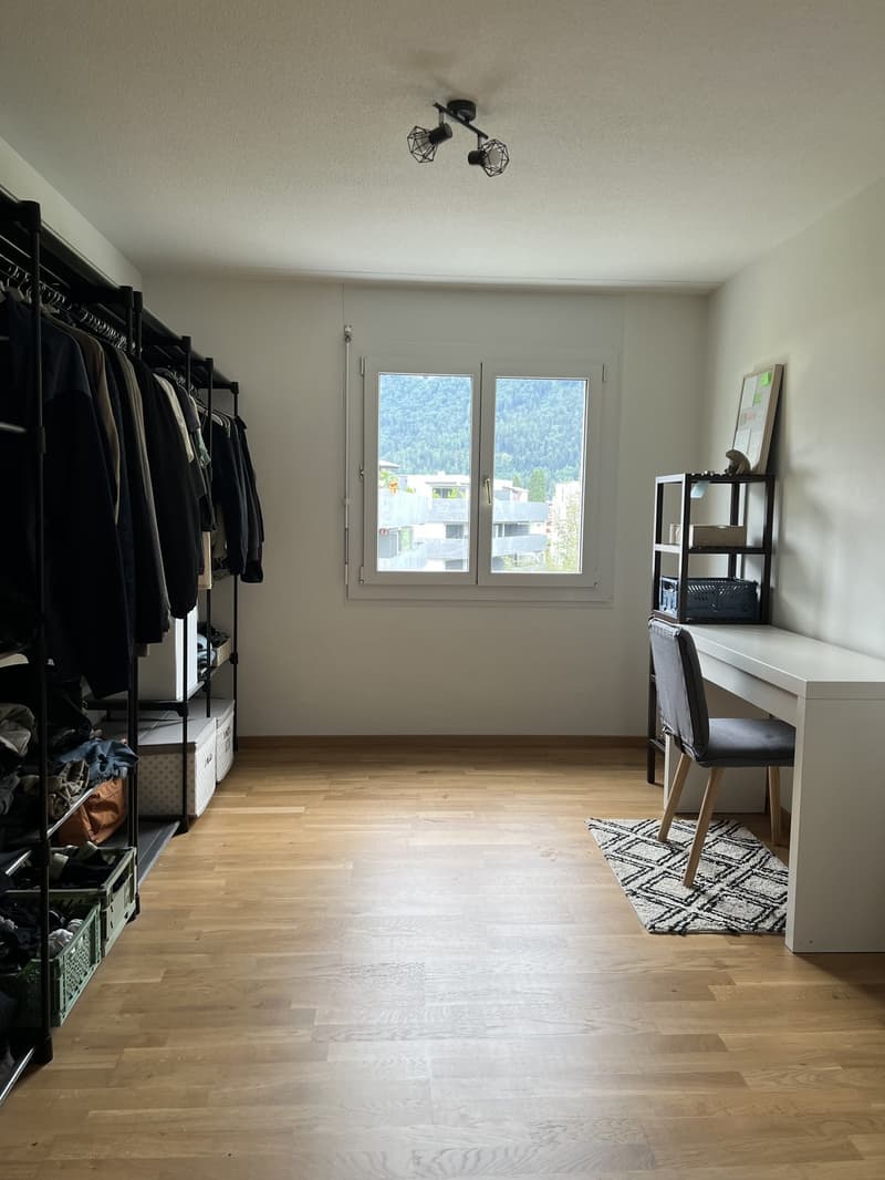 Helle und geräumige 4.5-Zimmer-Wohnung mit Balkon in Igis (5)
