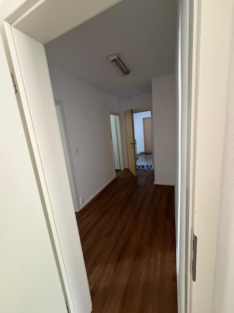 Gemütilches Zimmer in Frauen WG -5 Min-Zum Bahnhof (2)