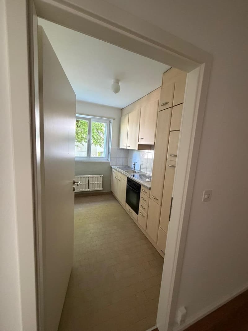 Gemütilches Zimmer in Frauen WG -5 Min-Zum Bahnhof (4)