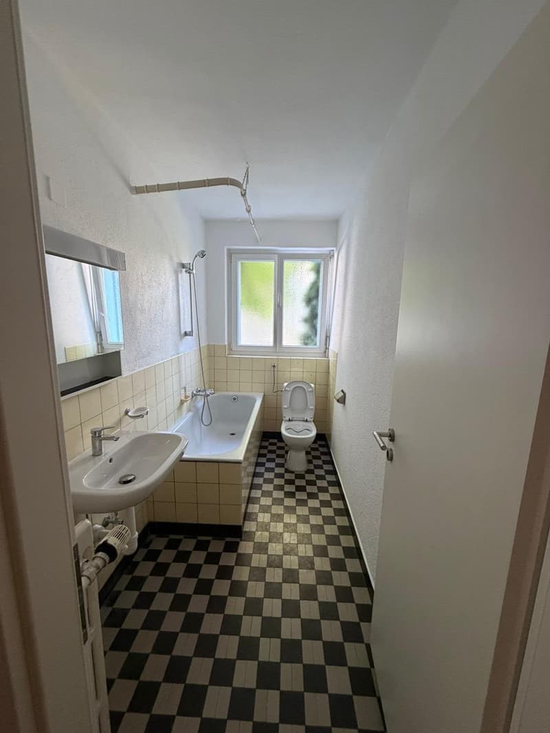 Gemütilches Zimmer in Frauen WG -5 Min-Zum Bahnhof (3)