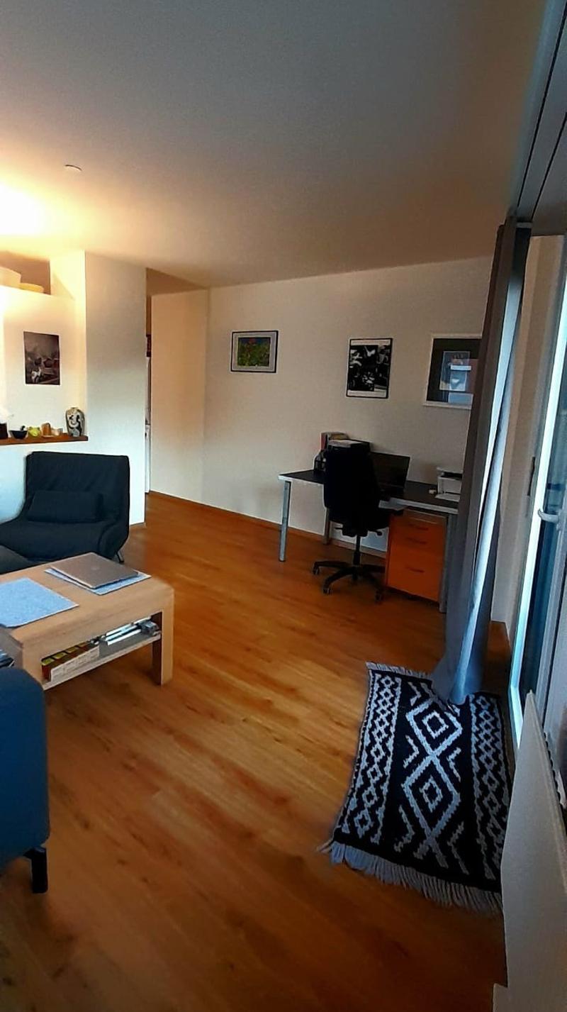Moderne 2-Zimmerwohnung mit Balkon in Basel (2)