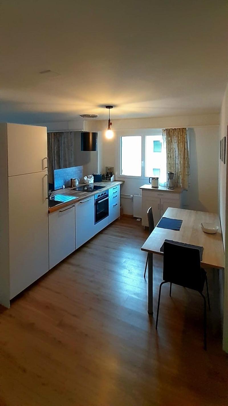 Moderne 2-Zimmerwohnung mit Balkon in Basel (3)