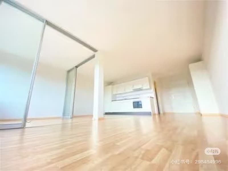 Modern, bright 1.5-room studio with private washer/dryer in Zurich-Seebach (from Sep 1st, 2026) (1)