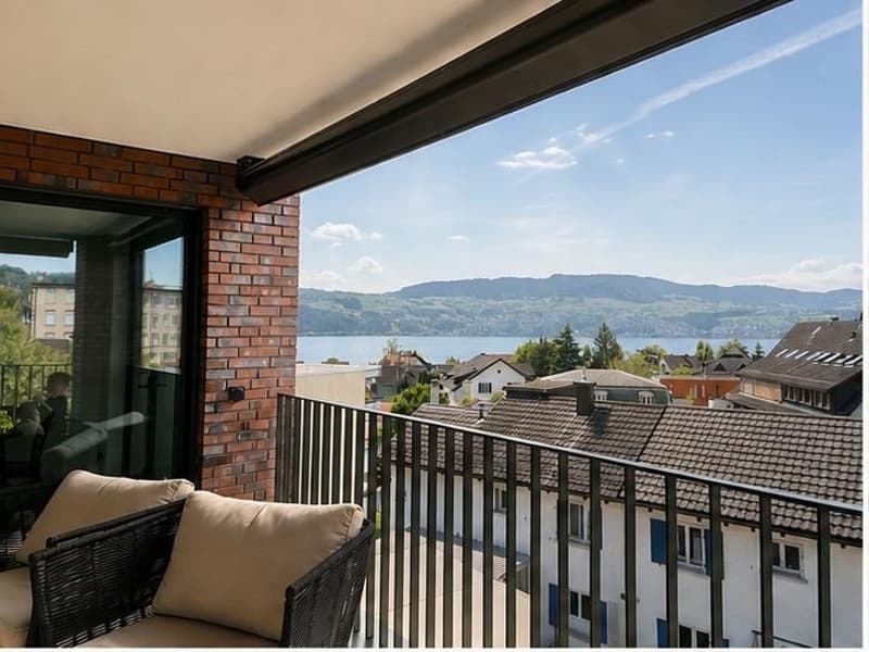 Corner flat with unobstructed lake view and large outdoor space (5)