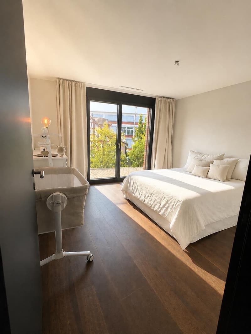 Corner flat with unobstructed lake view and large outdoor space (10)