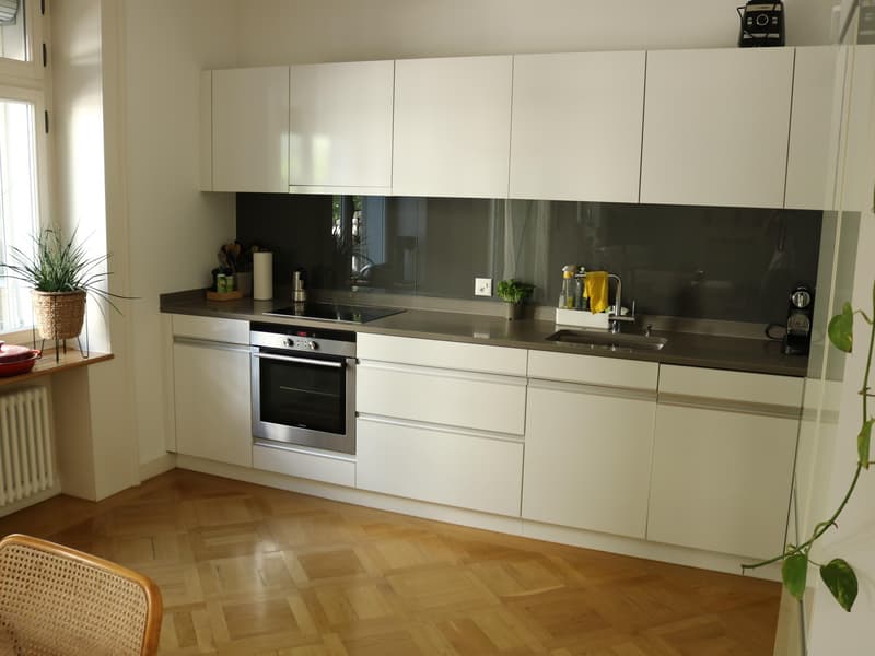 Helles Zimmer in schöner Altbauwohnung im Kreis 4 (5)