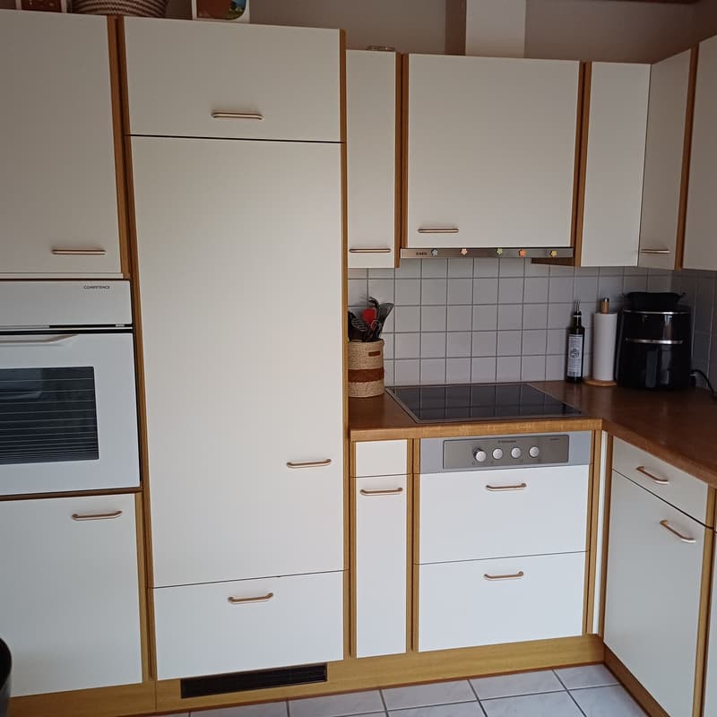Helle 2 1/2-Zi.-Dachwohnung mit 3 Reduits & 2 Kellerabteilen-Top Lage! (5)