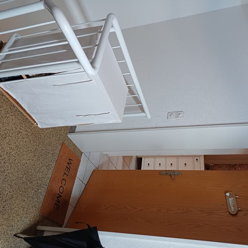Helle 2 1/2-Zi.-Dachwohnung mit 3 Reduits & 2 Kellerabteilen-Top Lage! (10)