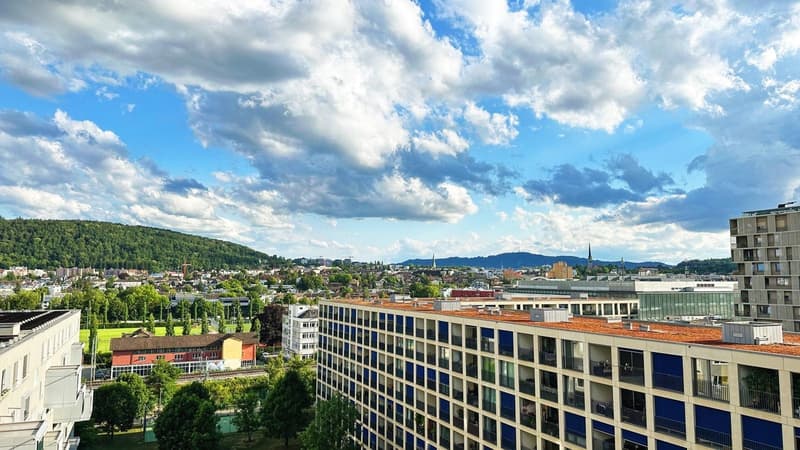 Grosse 3.5-Zimmer-Wohnung mit Balkon und Wintergarten in Zürich-Oerlikon zu vermieten (9)