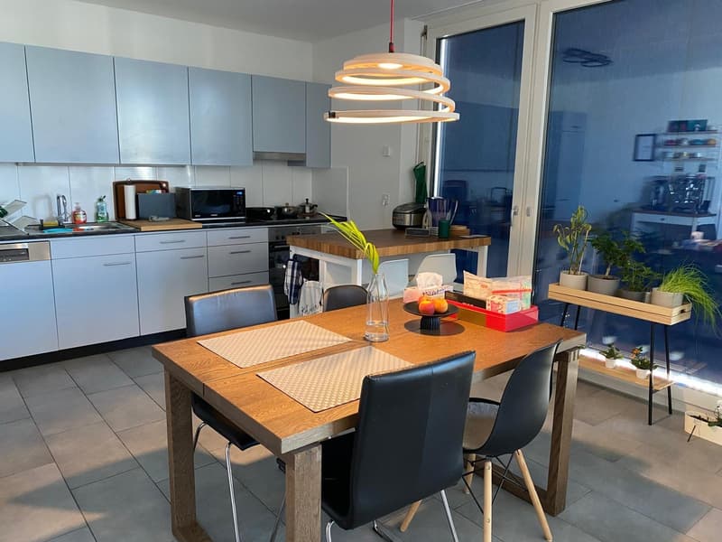 Grosse 3.5-Zimmer-Wohnung mit Balkon und Wintergarten in Zürich-Oerlikon zu vermieten (6)