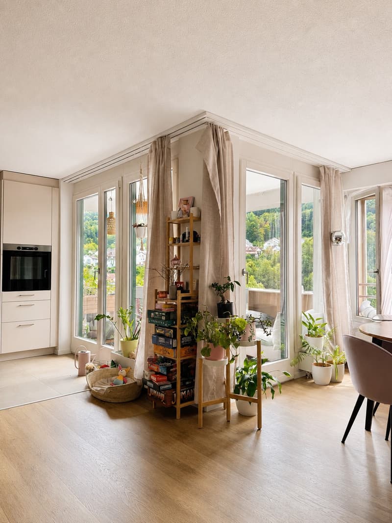 Helle 3.5-Zimmer-Wohnung mit wunderschöner Weitsicht (3)