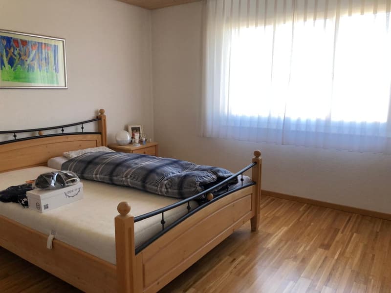Charmante 2.5-Zimmer-Dachwohnung mit Weitblick und viel Charakter (6)