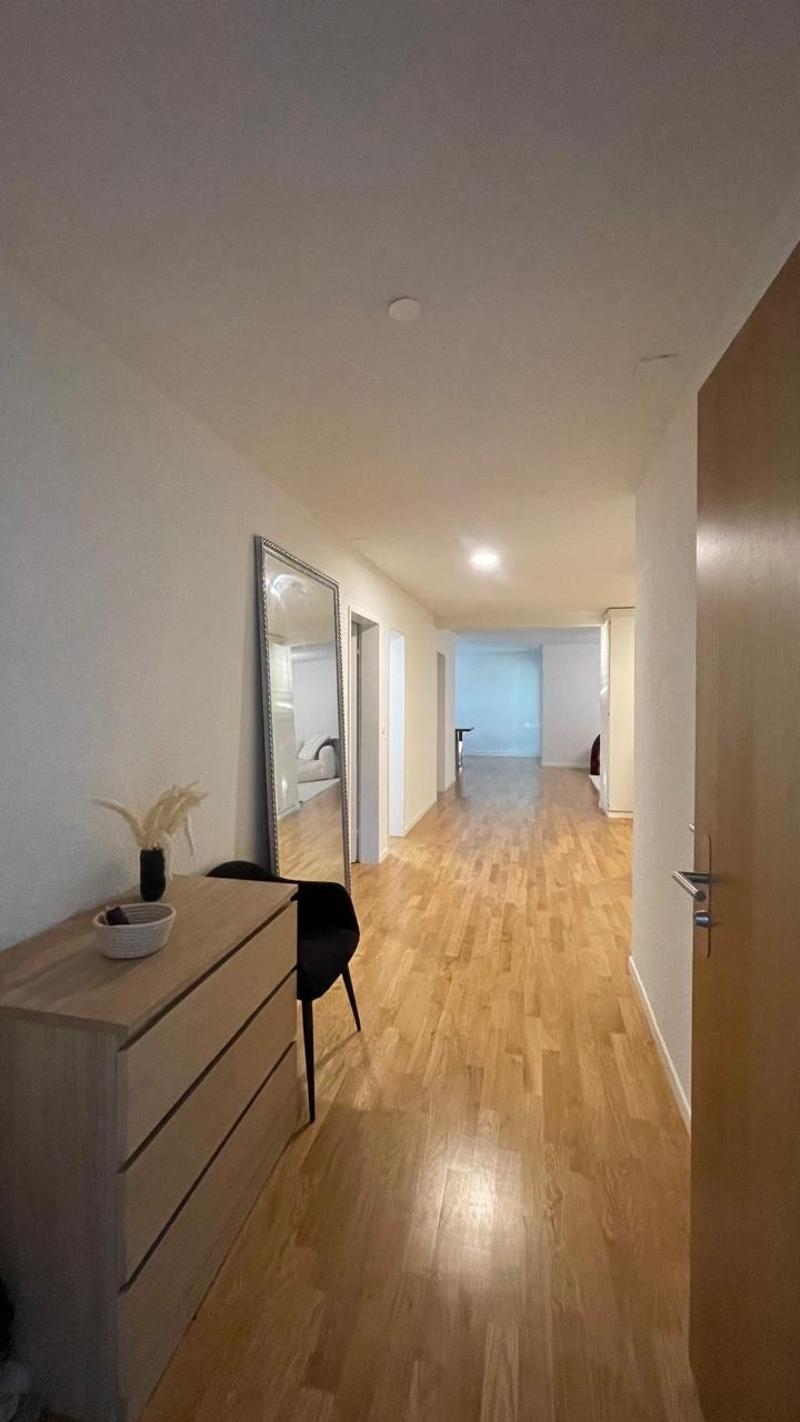 Lichtdurchflutete 4.5-Zimmer-Wohnung mit 127 m² & Wintergarten in Horgen (2)