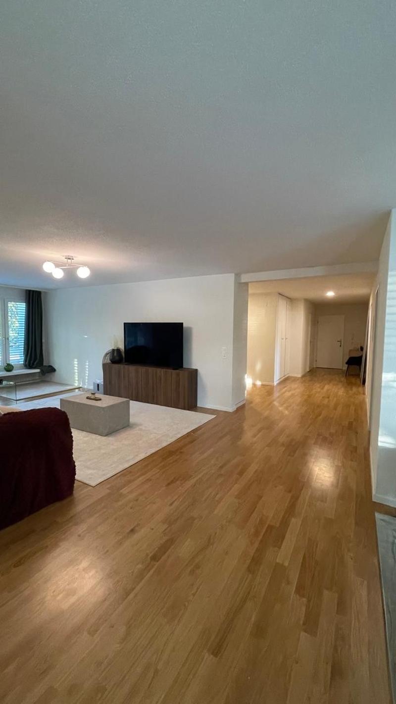 Lichtdurchflutete 4.5-Zimmer-Wohnung mit 127 m² & Wintergarten in Horgen (4)