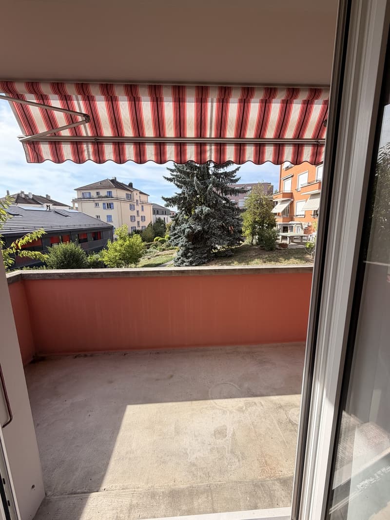 2.5-room apartment in Renens CHF 1,490/month FREE furniture available (5)