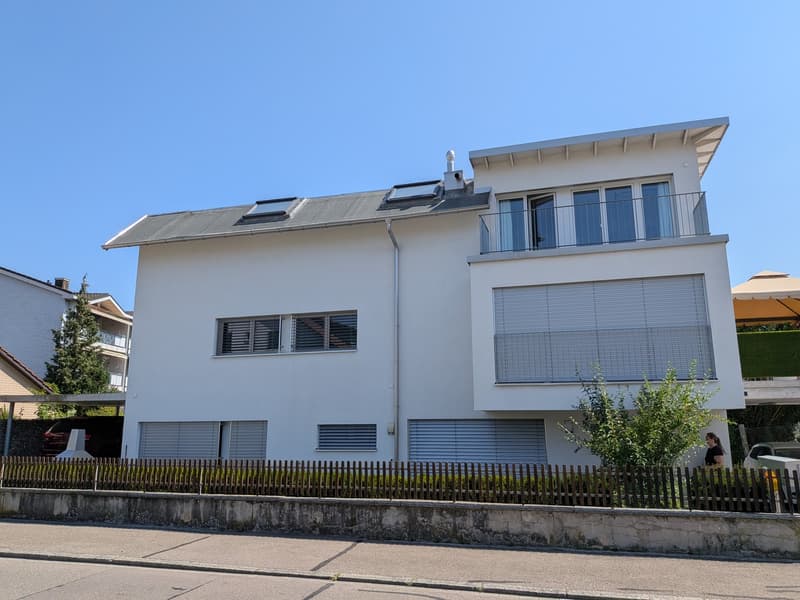Helle, moderne 2.5-Zimmerwohnung in Bülach (2)