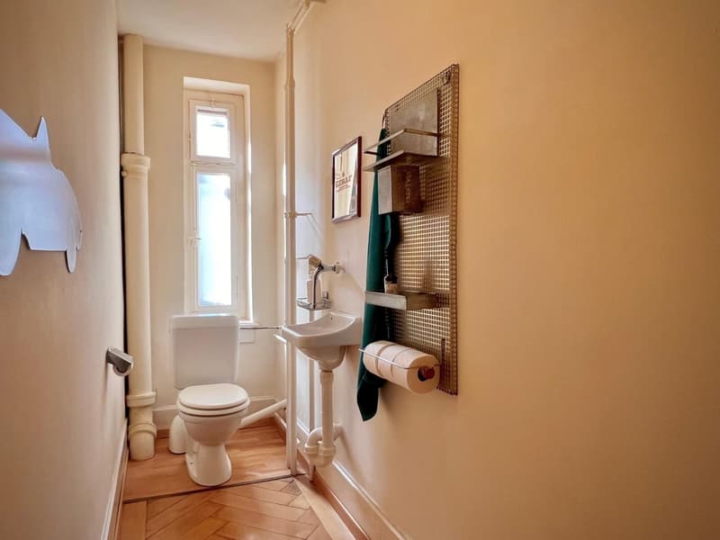 separates WC