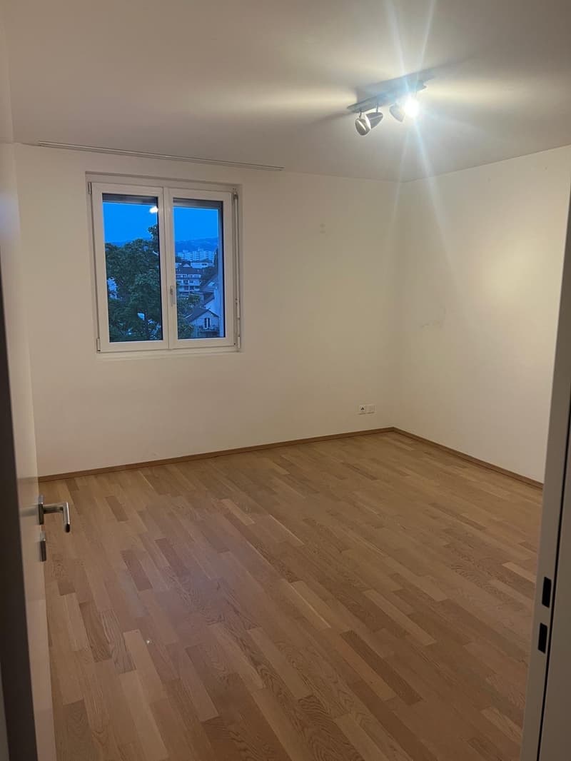 Schönes WG Zimmer in Wetzikon 900 (inkl. NK, Swisscom (TV und Internet), Putzfrau & allg. Einkauf) Grosse: ca. 15 Quadratmeter (6)