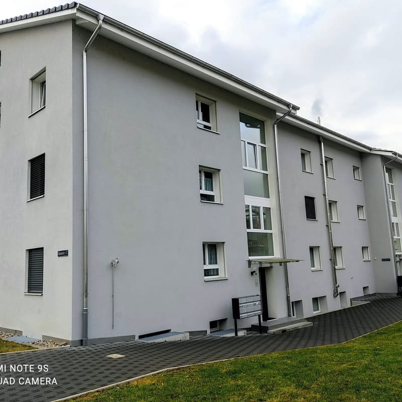 Moderne 3.5-Zimmer-Wohnung an zentraler Lage in Wettingen (2)