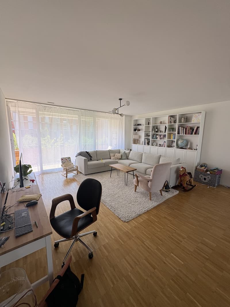 Helle 3.5-Zimmer-Wohnung mit grosszügigem 30-m²-Balkon (4)