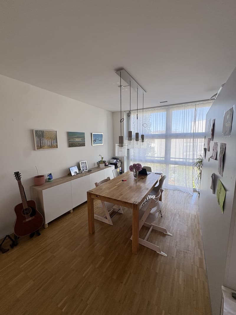 Helle 3.5-Zimmer-Wohnung mit grosszügigem 30-m²-Balkon (2)