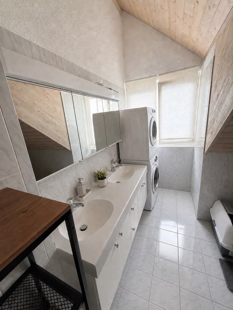 Charmante 2.5-Zimmer-Dachwohnung in Kloten - verfügbar ab 1. November 2026 (3)