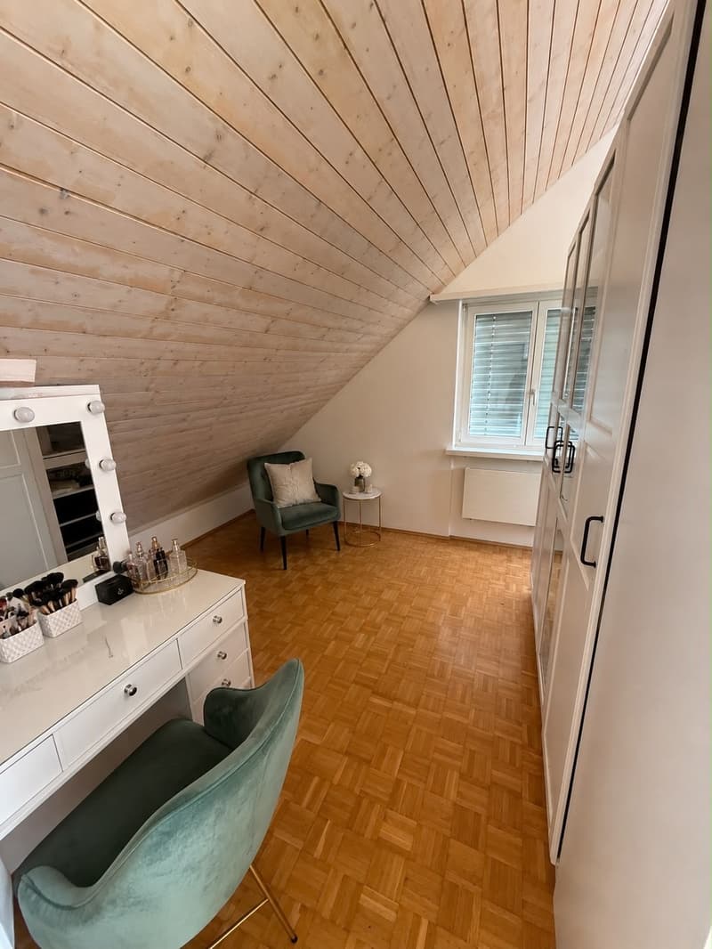 Charmante 2.5-Zimmer-Dachwohnung in Kloten - verfügbar ab 1. November 2026 (5)