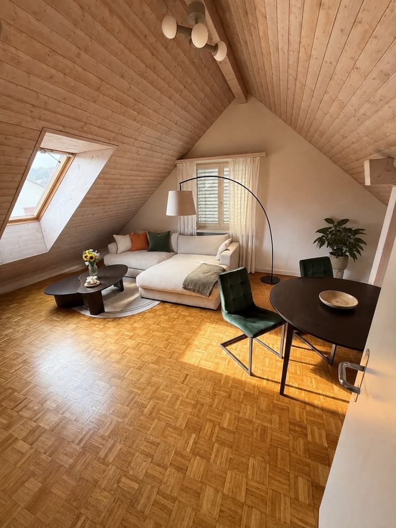 Charmante 2.5-Zimmer-Dachwohnung in Kloten - verfügbar ab 1. November 2026 (1)