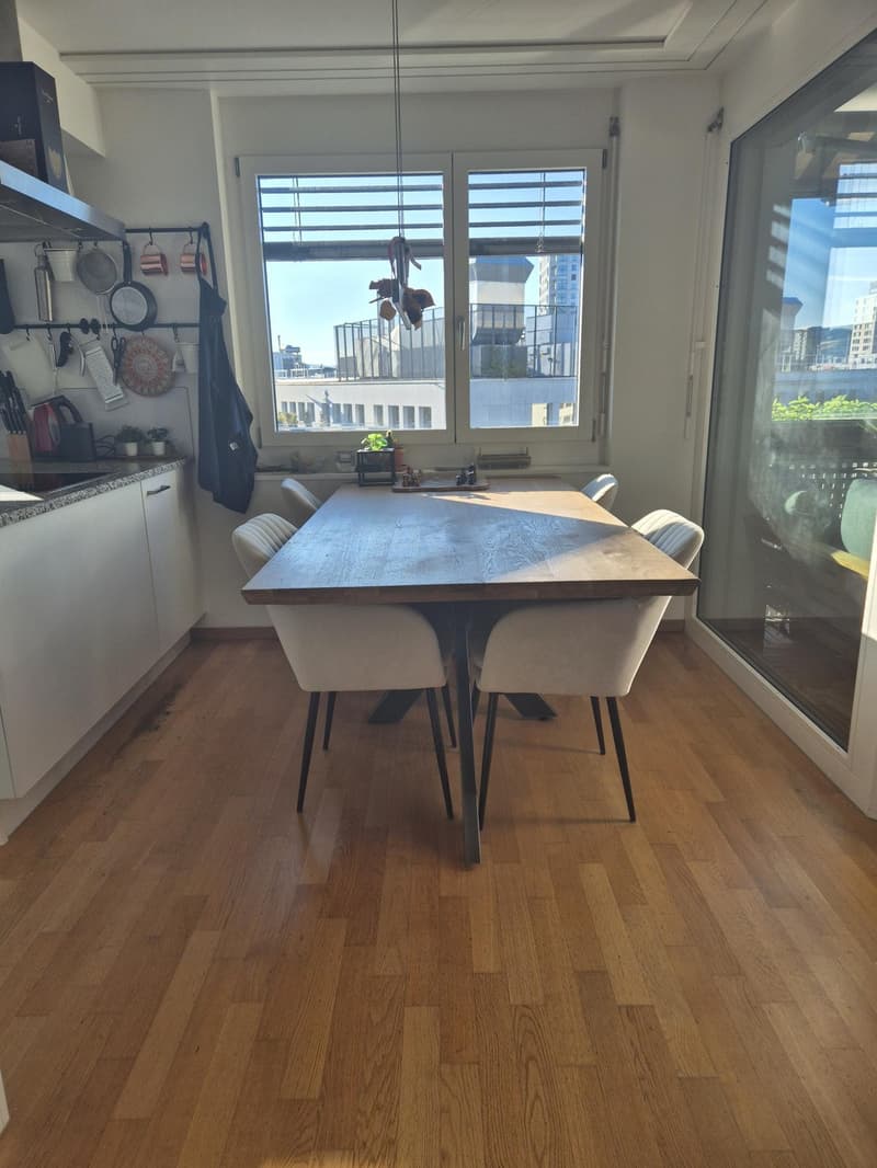 Möblierte 2.5-Zimmer-Wohnung mit grossem Balkon in Zürich-Altstetten (4)