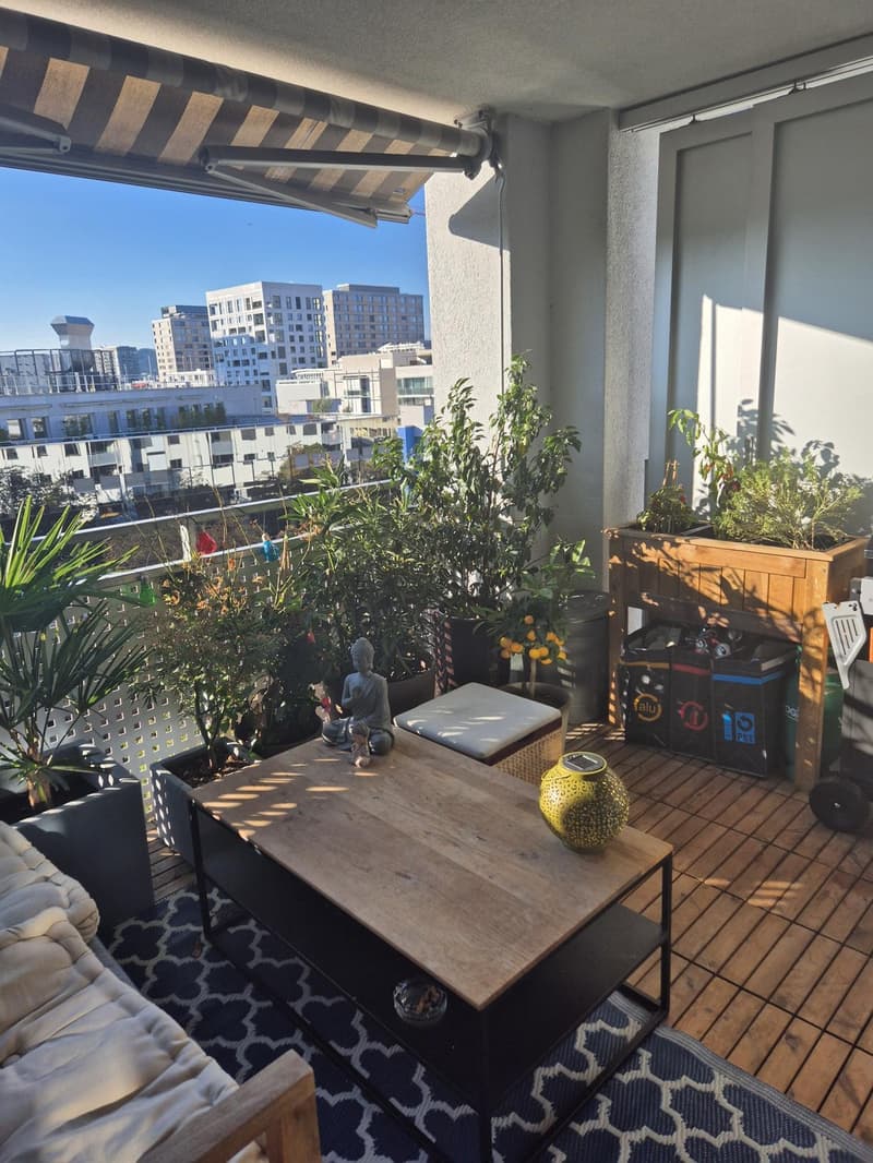 Möblierte 2.5-Zimmer-Wohnung mit grossem Balkon in Zürich-Altstetten (2)