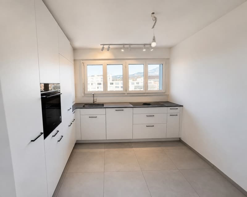 Helle, renovierte 3.5-Zimmer-Wohnung mit grossem Sonnenbalkon (2)