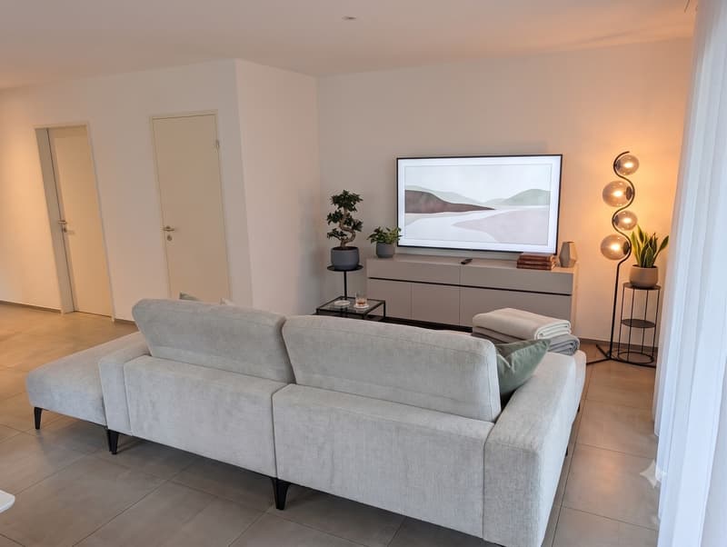 All Inclusive, Möbliertes Schmuckstück: Exklusive 2.5-Zimmer-Souterrainwohnung mit Terrasse und Privatgartenteil (3)