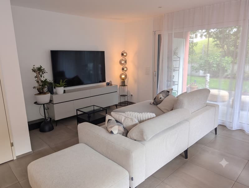 All Inclusive, Möbliertes Schmuckstück: Exklusive 2.5-Zimmer-Souterrainwohnung mit Terrasse und Privatgartenteil (4)