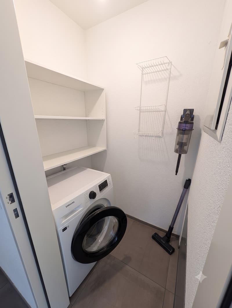 All Inclusive, Möbliertes Schmuckstück: Exklusive 2.5-Zimmer-Souterrainwohnung mit Terrasse und Privatgartenteil (11)