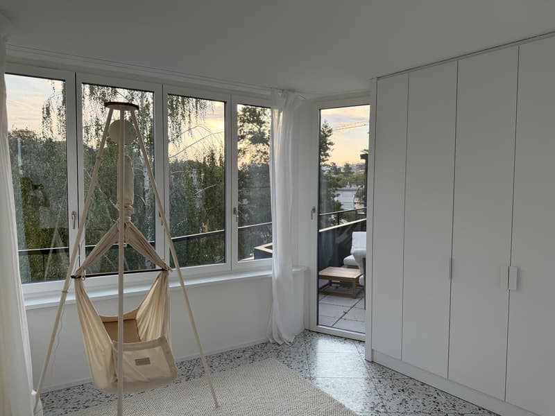 Helle 3½-Zimmer-Attikawohnung mit drei Balkonen und Weitsicht (10)
