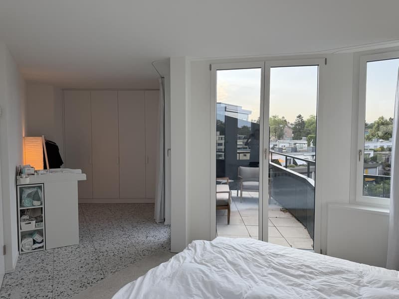 Helle 3½-Zimmer-Attikawohnung mit drei Balkonen und Weitsicht (11)
