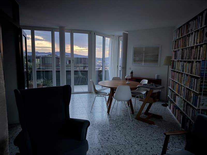 Helle 3½-Zimmer-Attikawohnung mit drei Balkonen und Weitsicht (2)