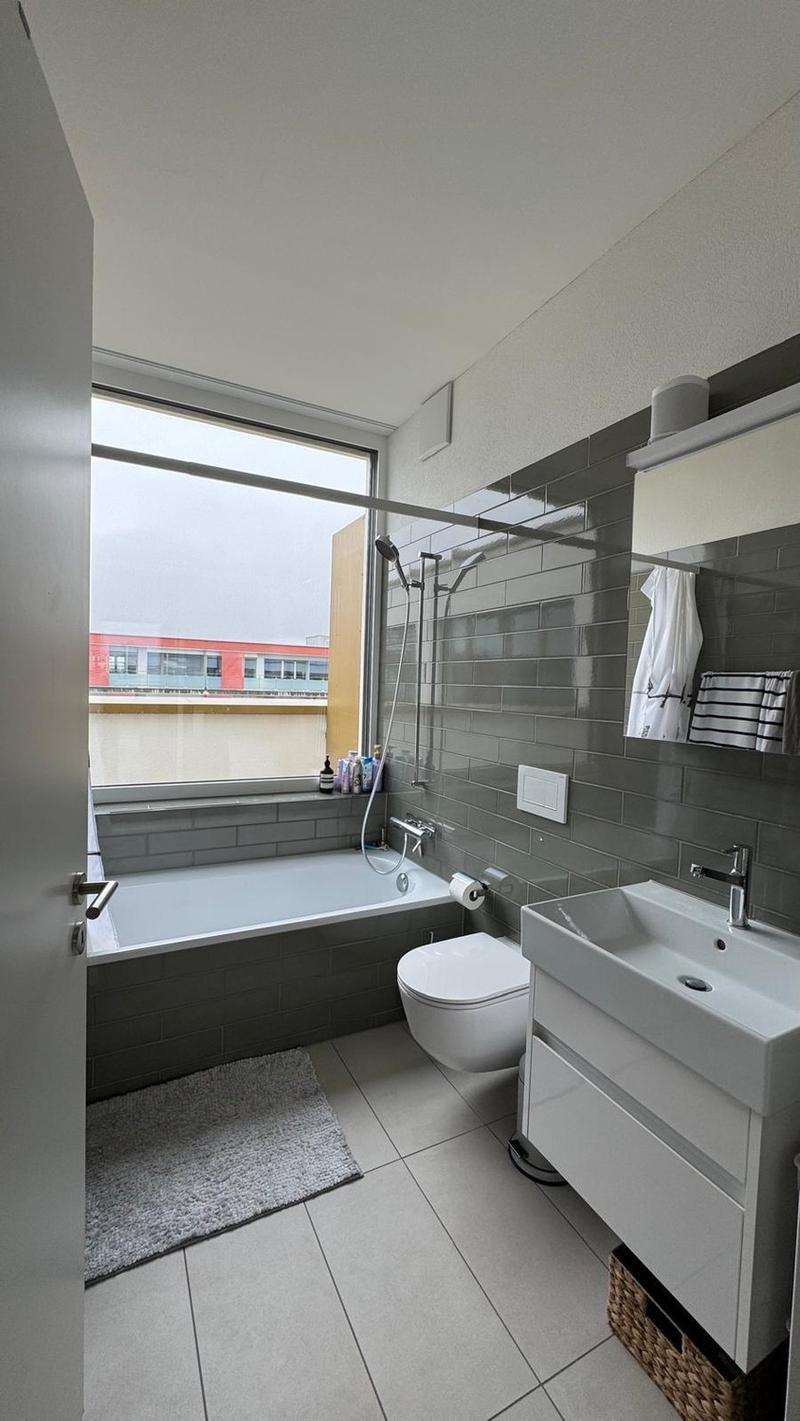 Helle 2.5-Zimmer Wohnung in Oerlikon (befristet auf ein Jahr und möbiliert mit Option auf Übernahme) (2)
