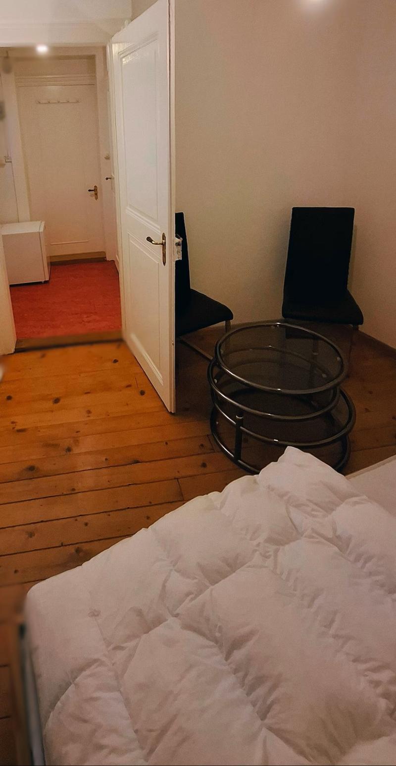 Möblierte 1-Zimmer-Wohnung (Studio) mit eigenem Bad ohne Küche (3)