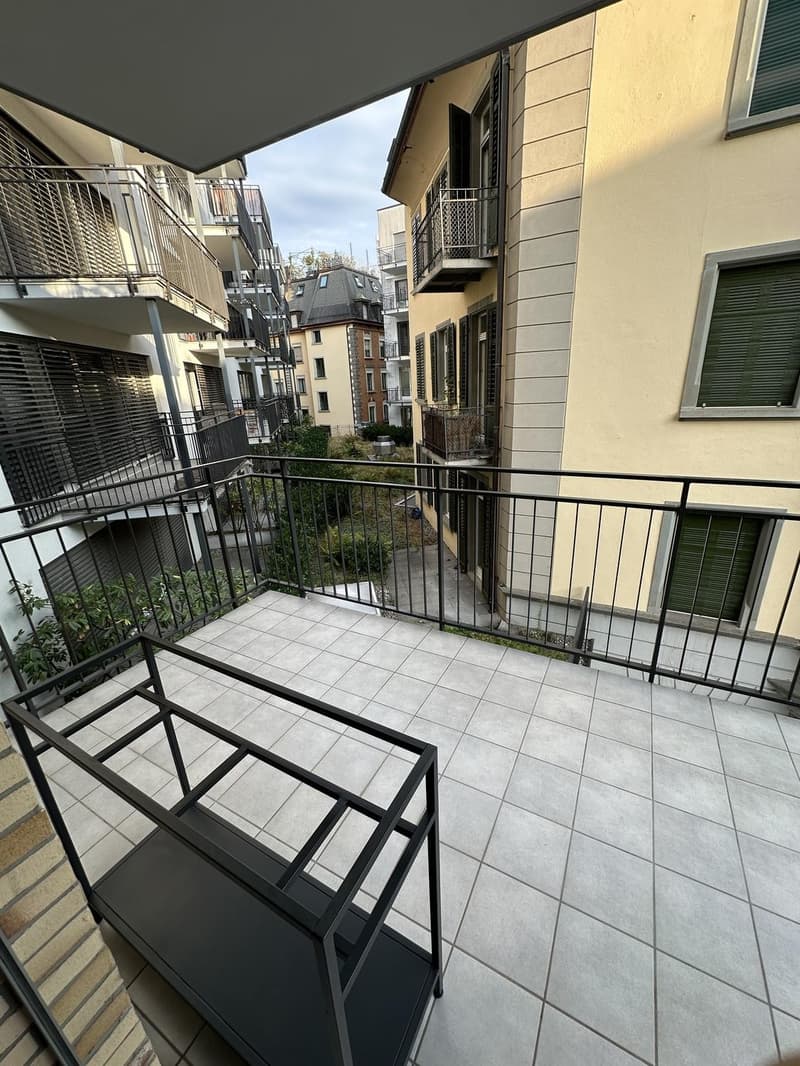 Modern 2.5-room apartment in Zurich Oerlikon  only 3 minutes from the train station (4)