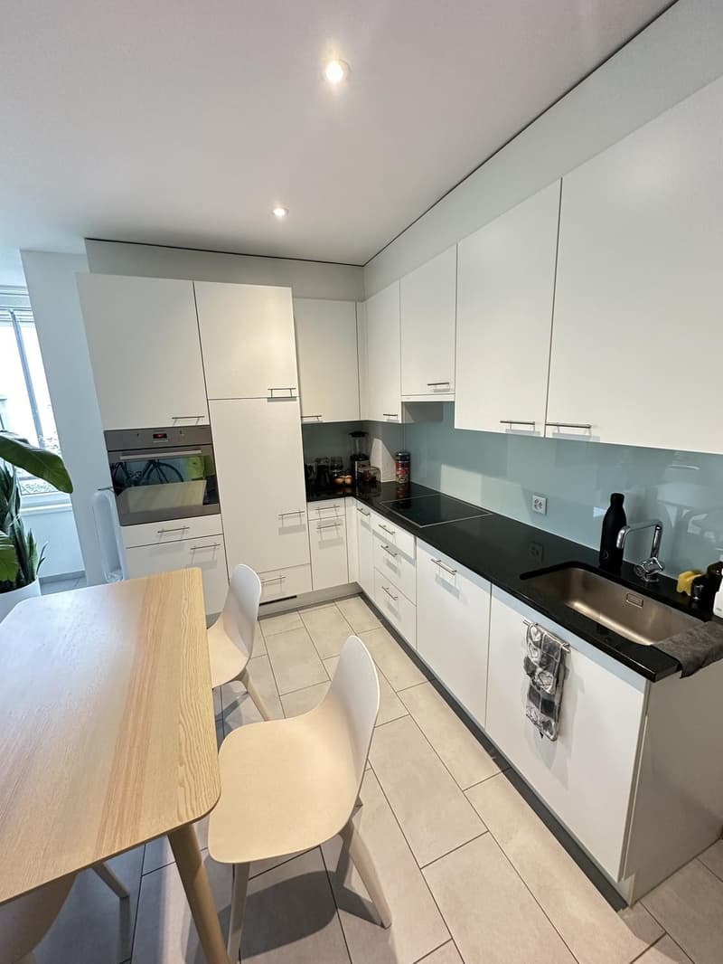 Modern 2.5-room apartment in Zurich Oerlikon  only 3 minutes from the train station (2)