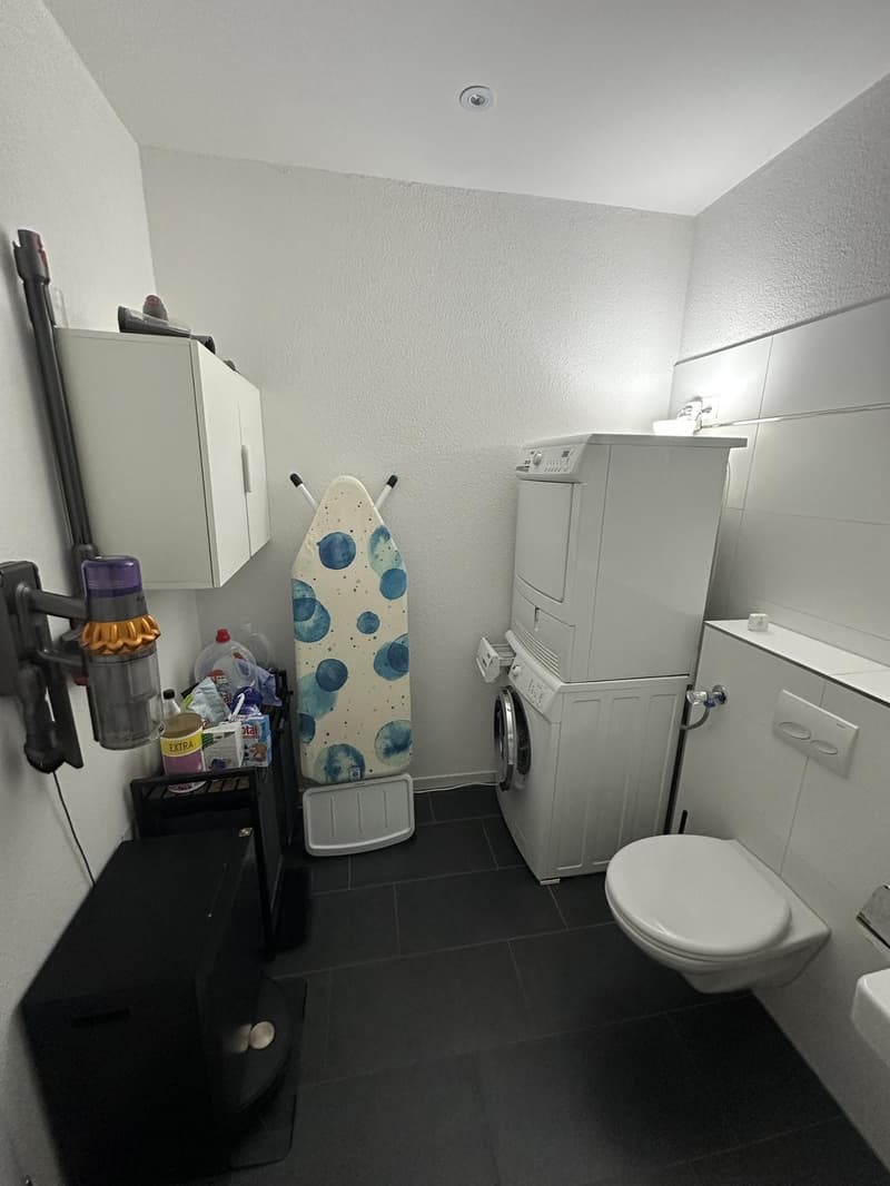 Modern 2.5-room apartment in Zurich Oerlikon  only 3 minutes from the train station (6)